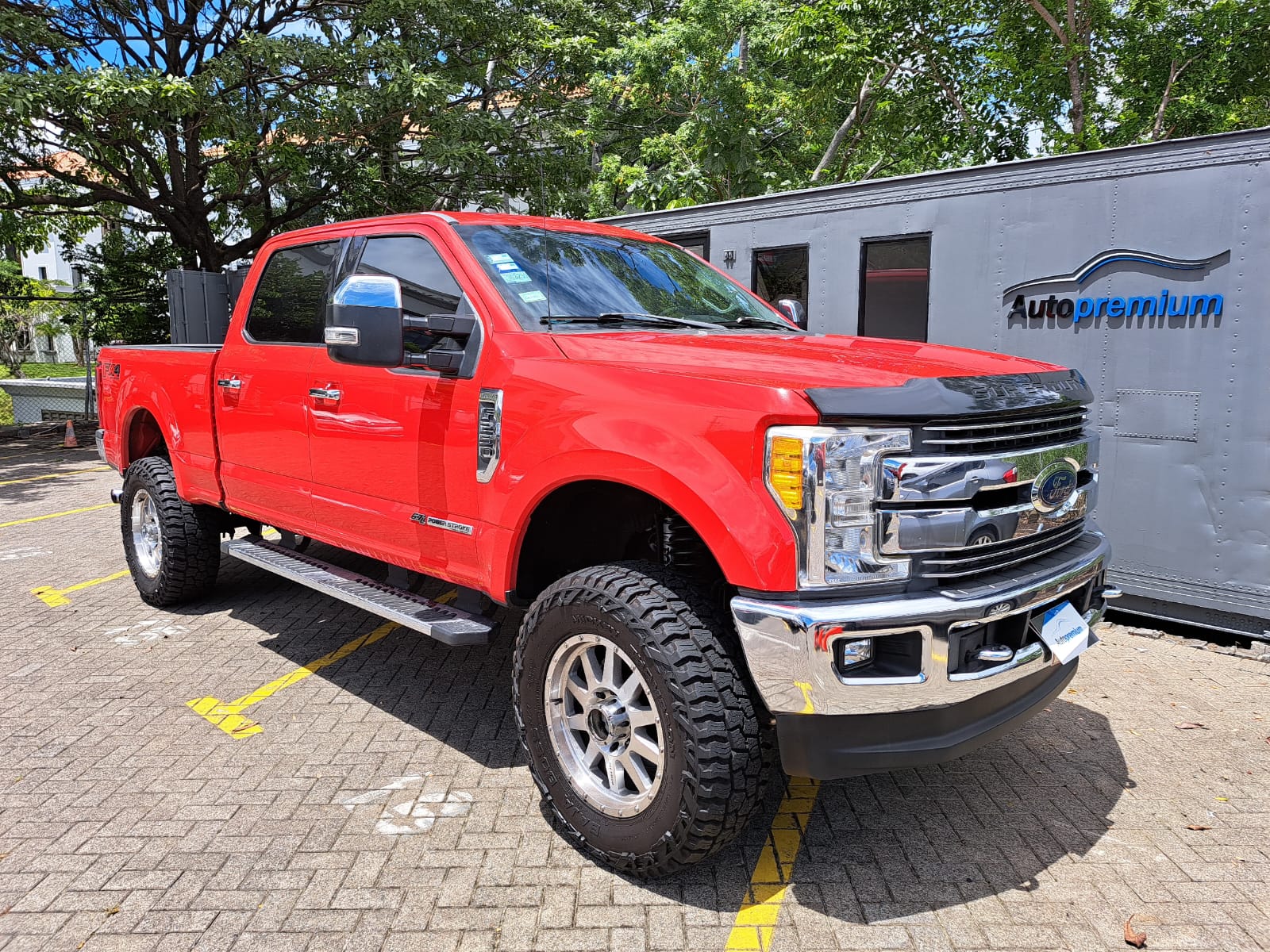 FORD F250 LARIAT FX4