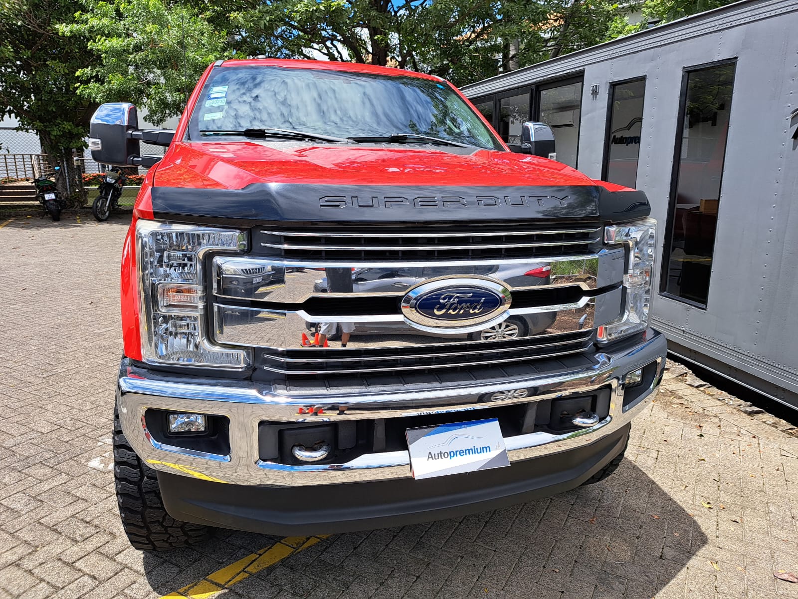 FORD F250 LARIAT FX4