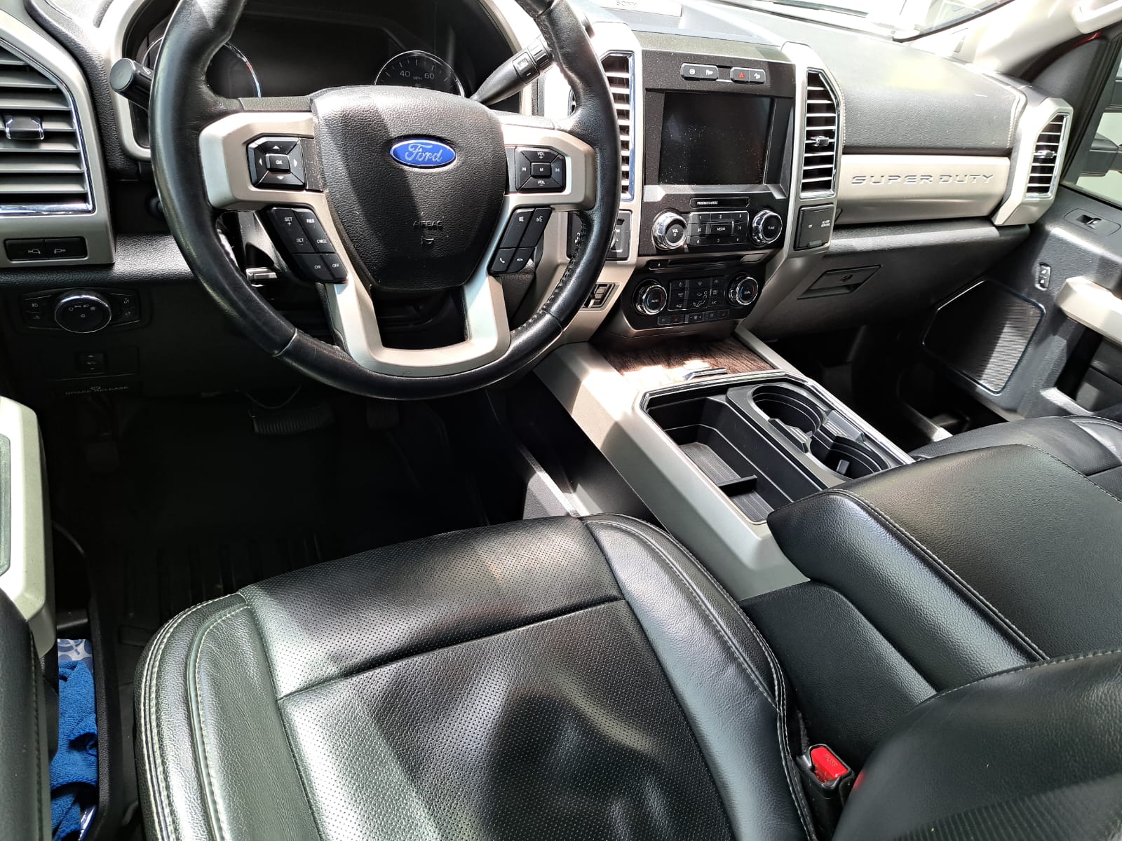 FORD F250 LARIAT FX4