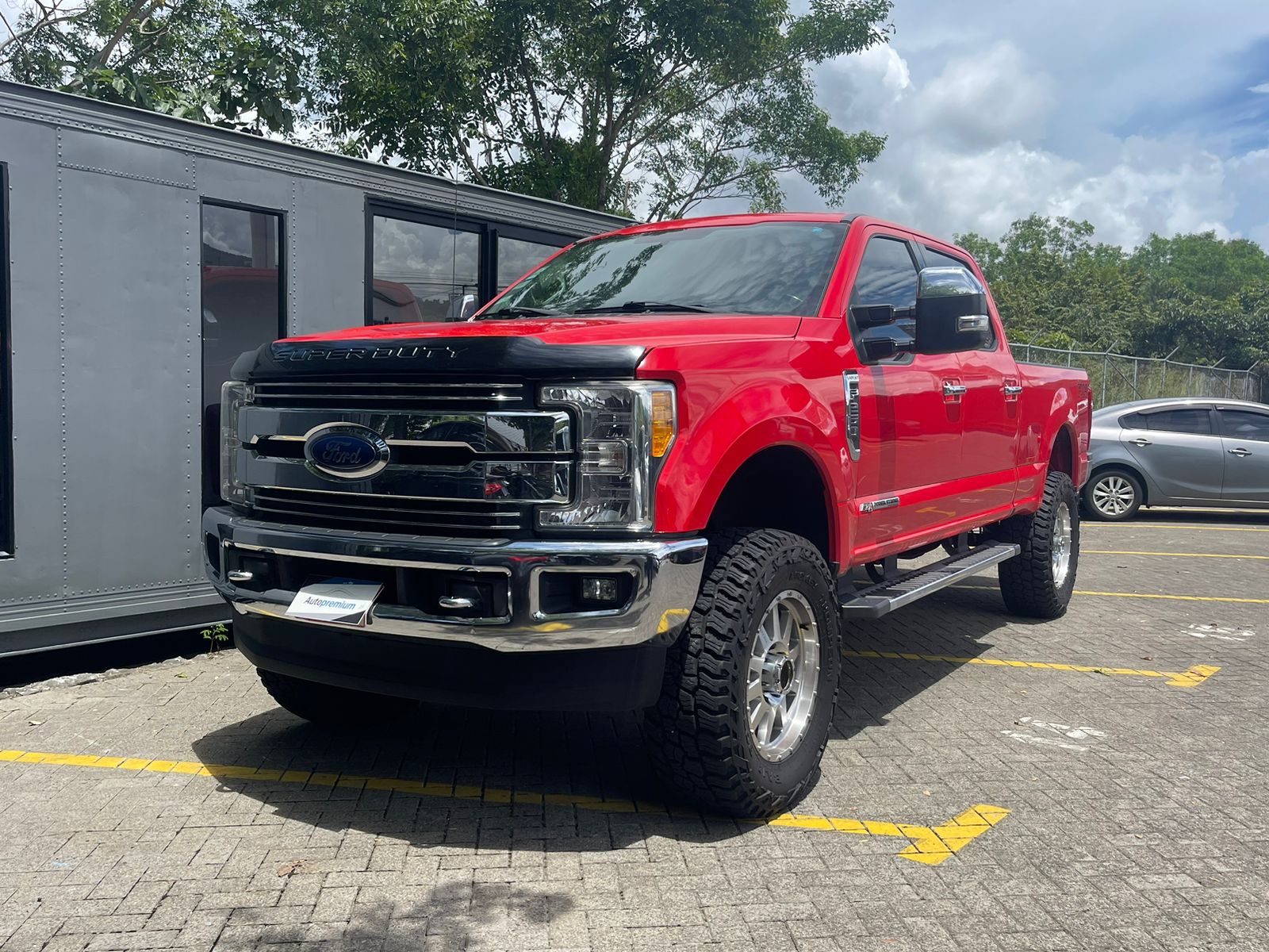 FORD F250 LARIAT FX4
