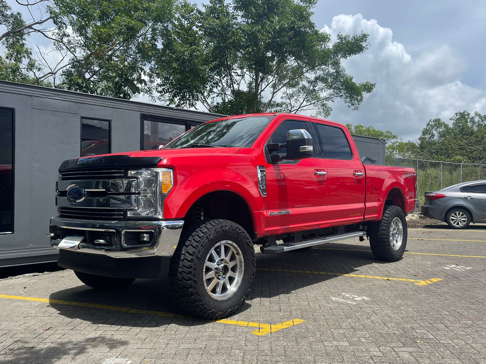 FORD F250 LARIAT FX4