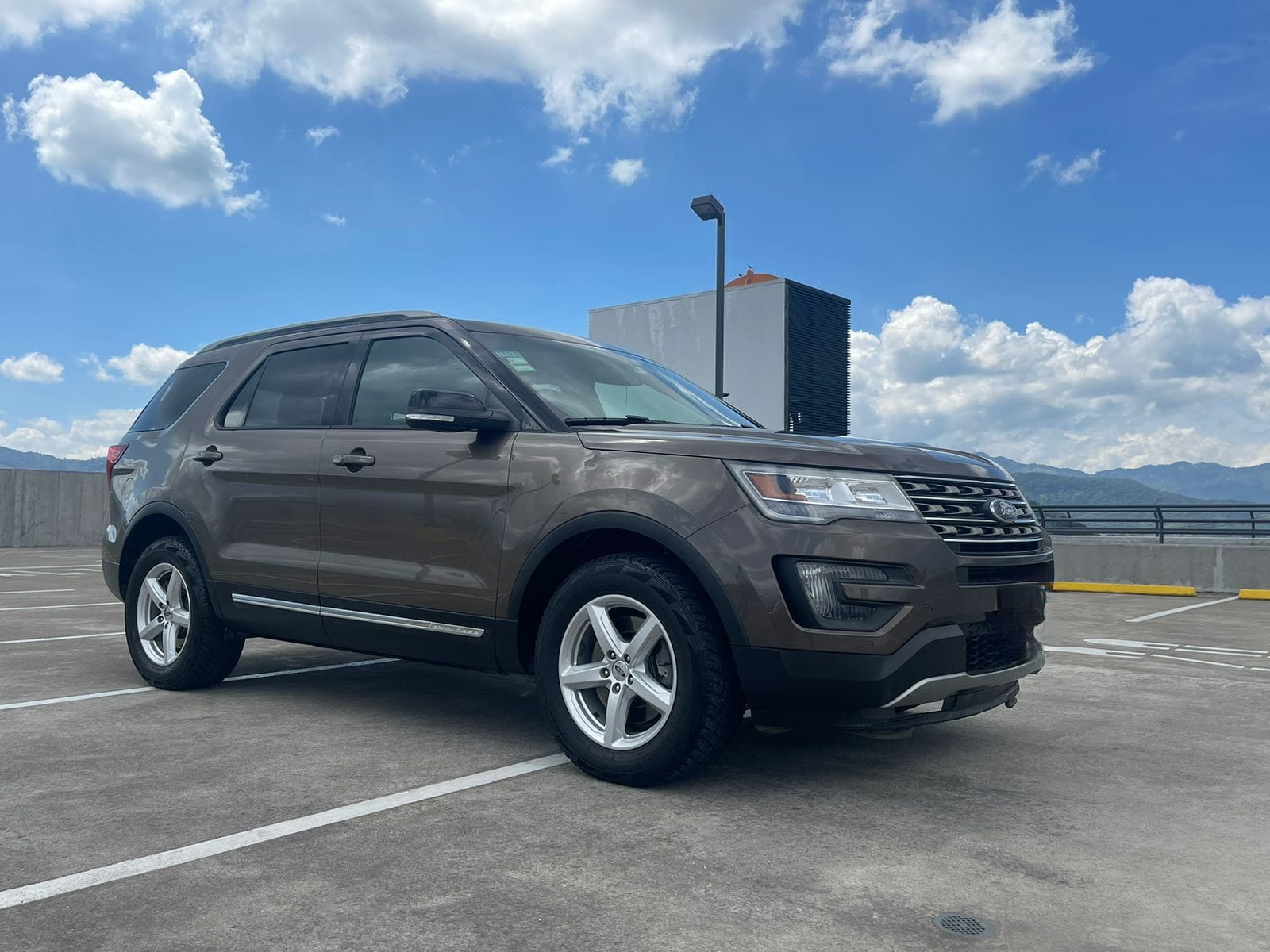 FORD EXPLORER XLT