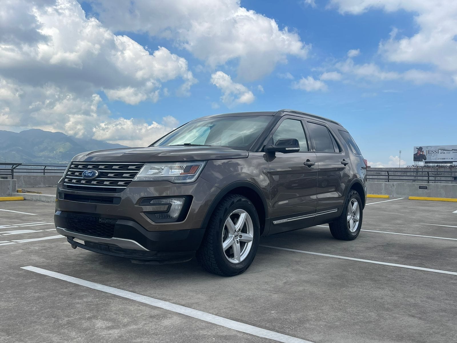 FORD EXPLORER XLT