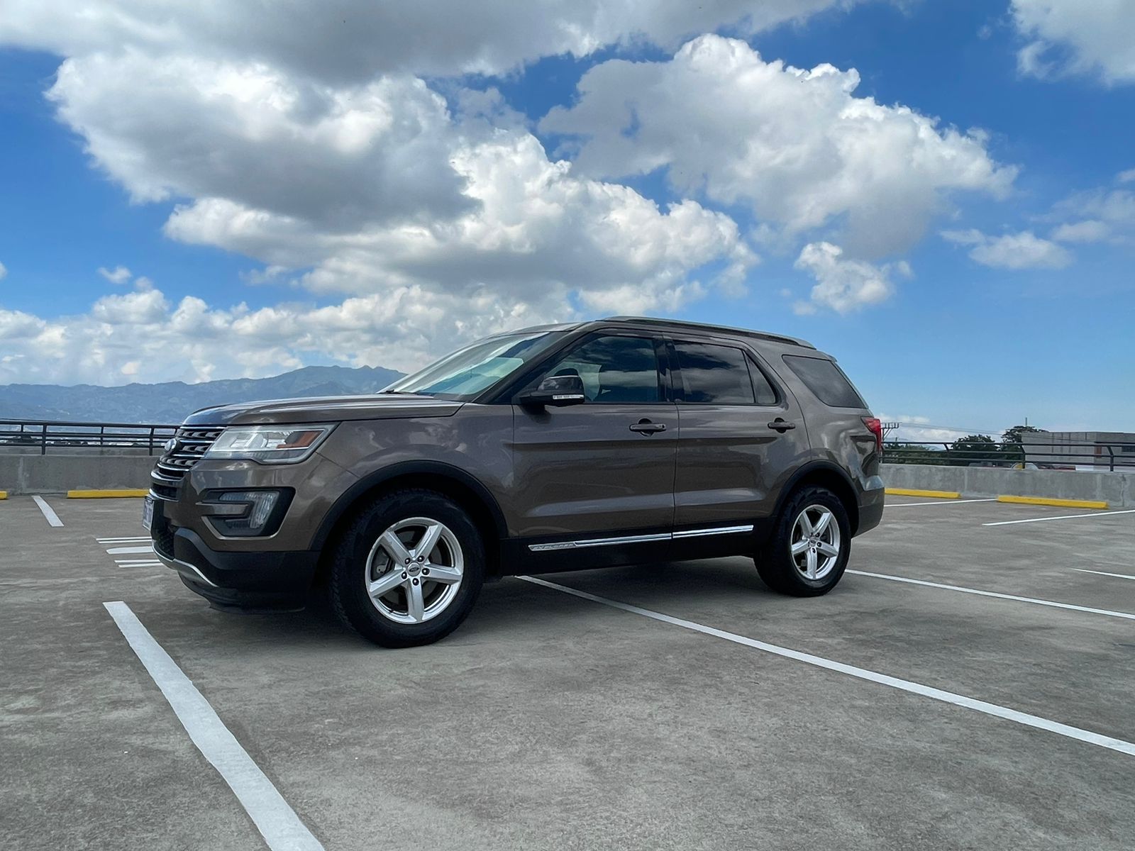FORD EXPLORER XLT