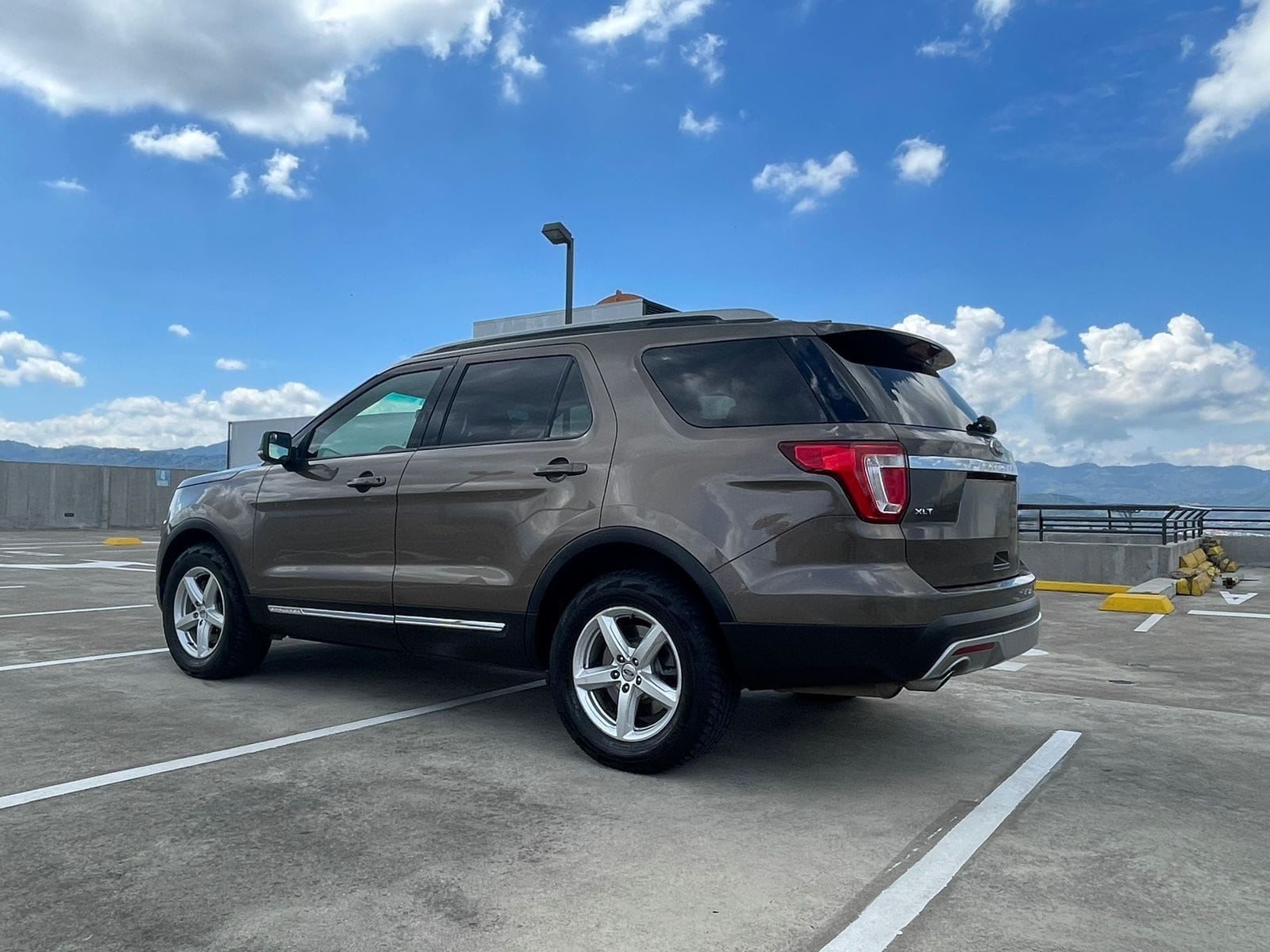 FORD EXPLORER XLT