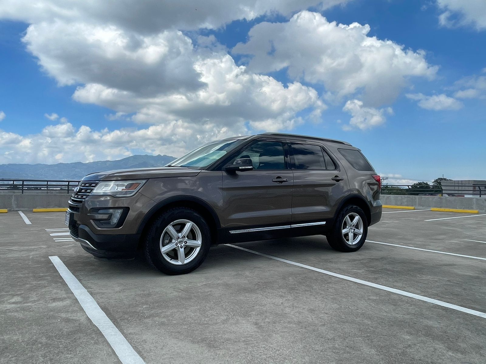 FORD EXPLORER XLT