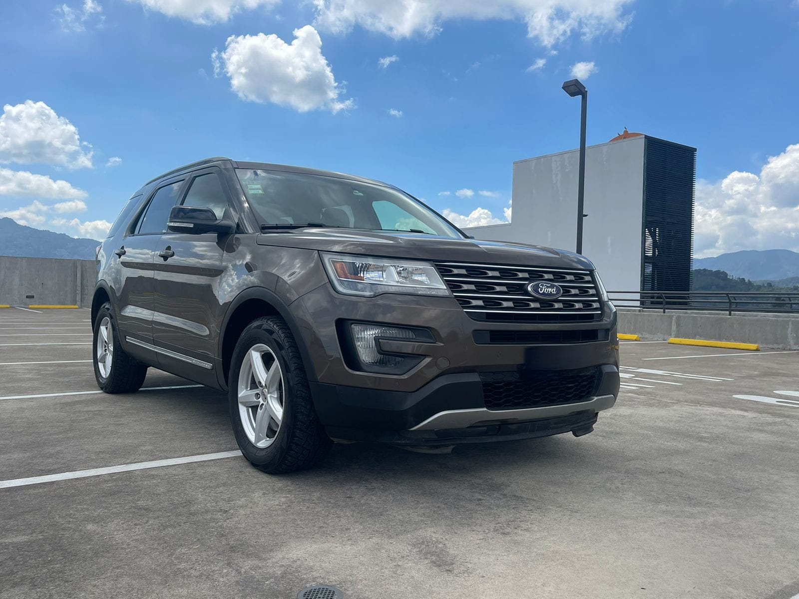 FORD EXPLORER XLT