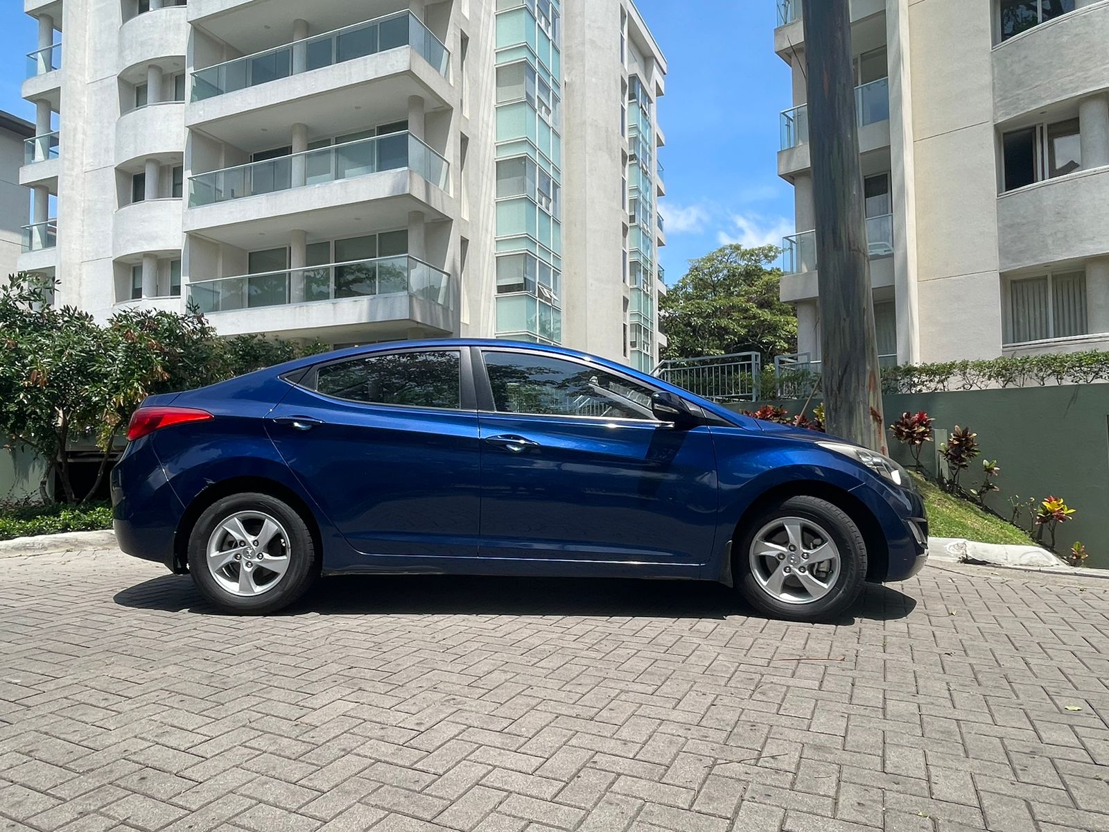 HYUNDAI ELANTRA GL