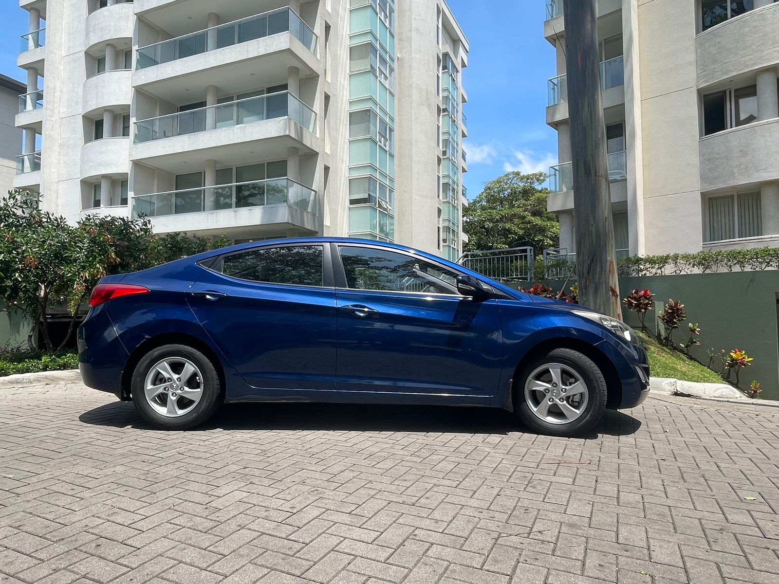 HYUNDAI ELANTRA GL