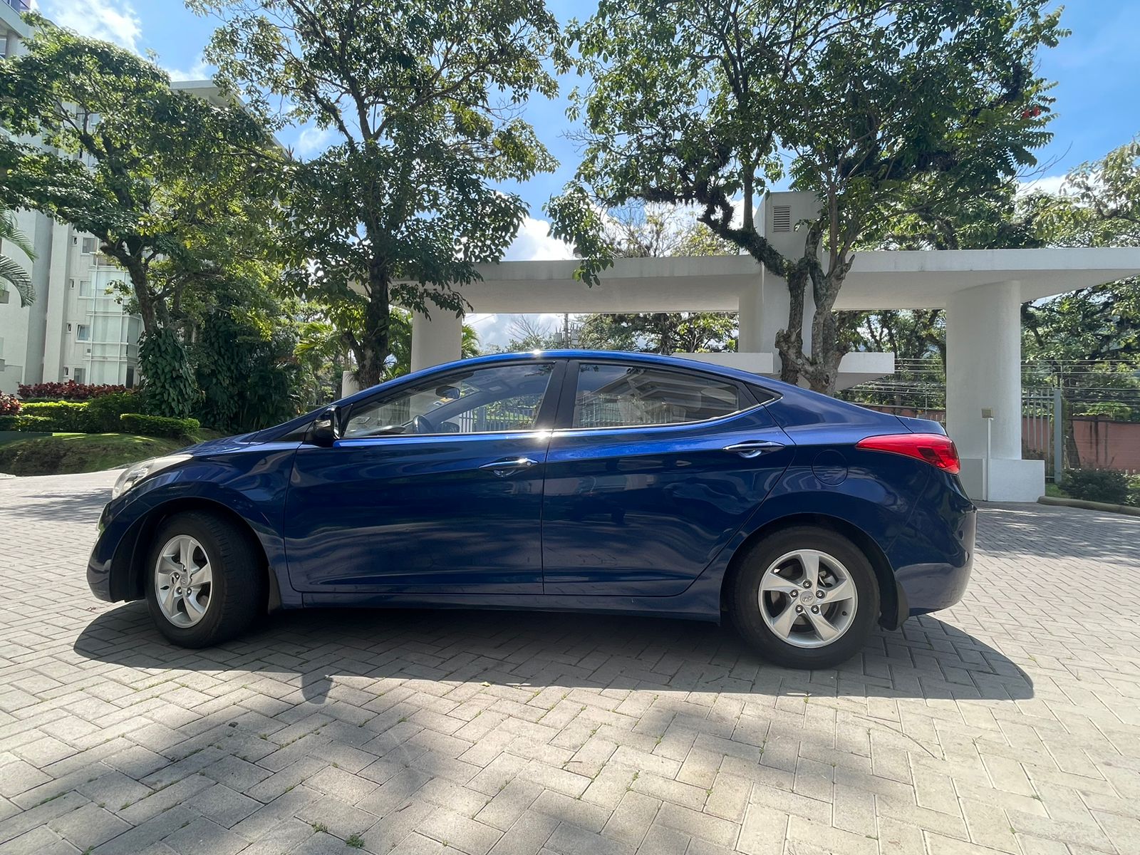 HYUNDAI ELANTRA GL