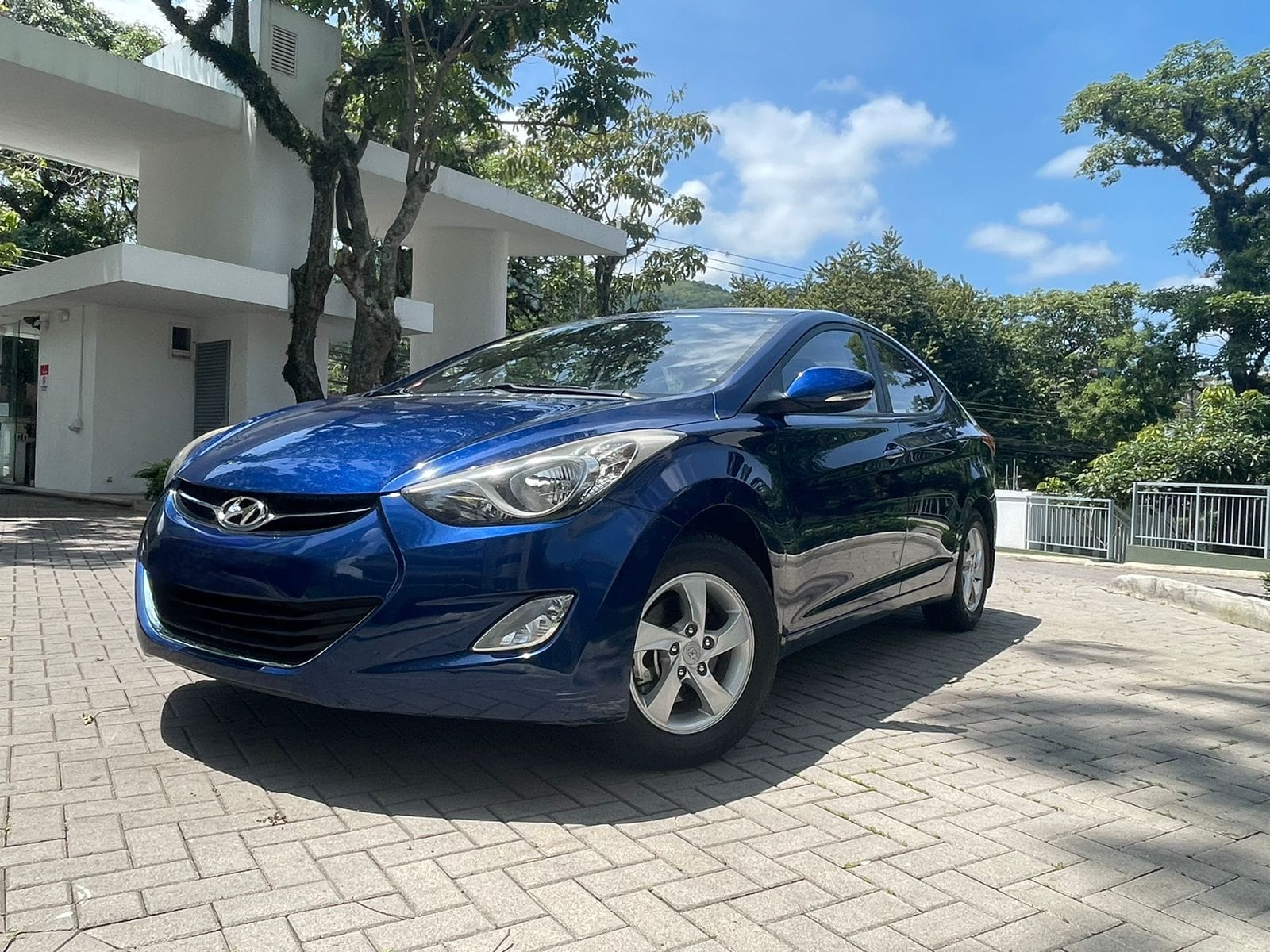 HYUNDAI ELANTRA GL