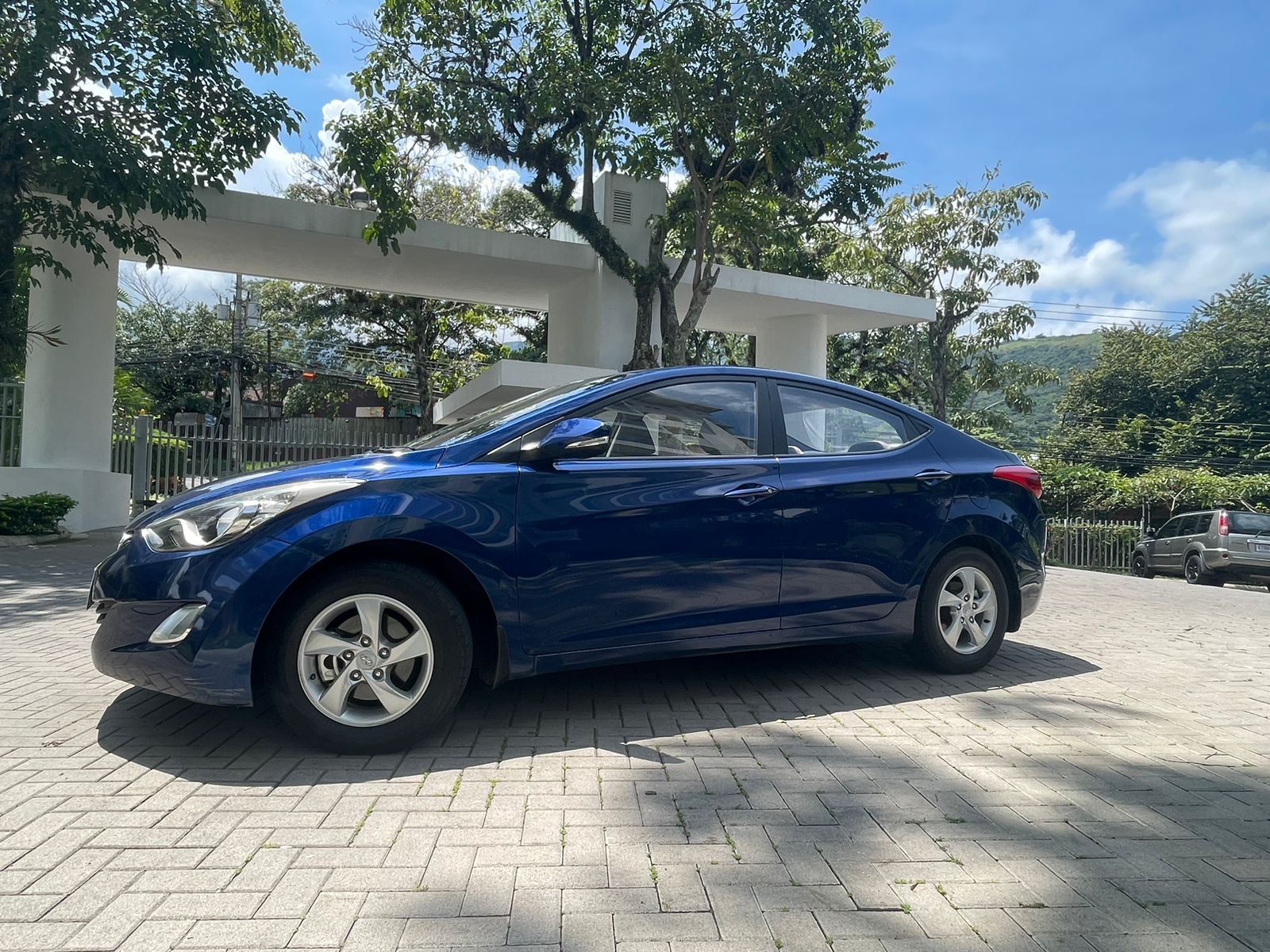 HYUNDAI ELANTRA GL
