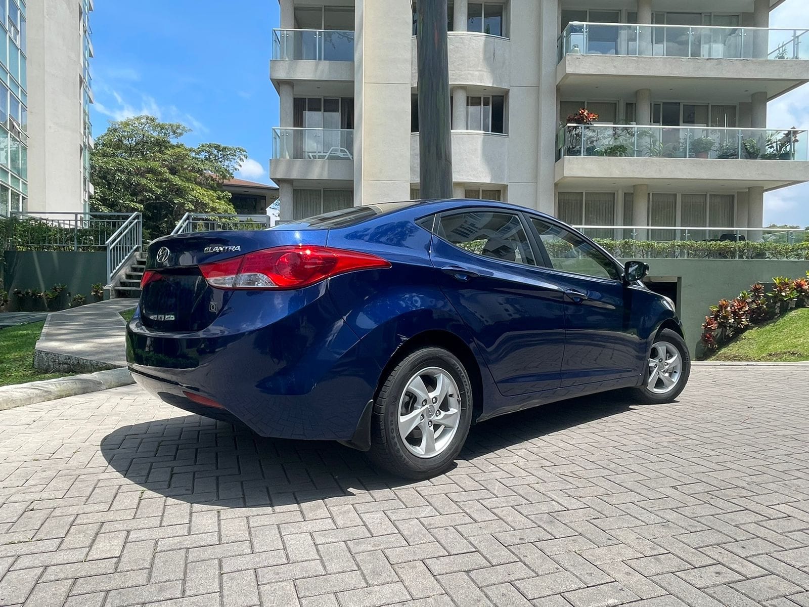 HYUNDAI ELANTRA GL
