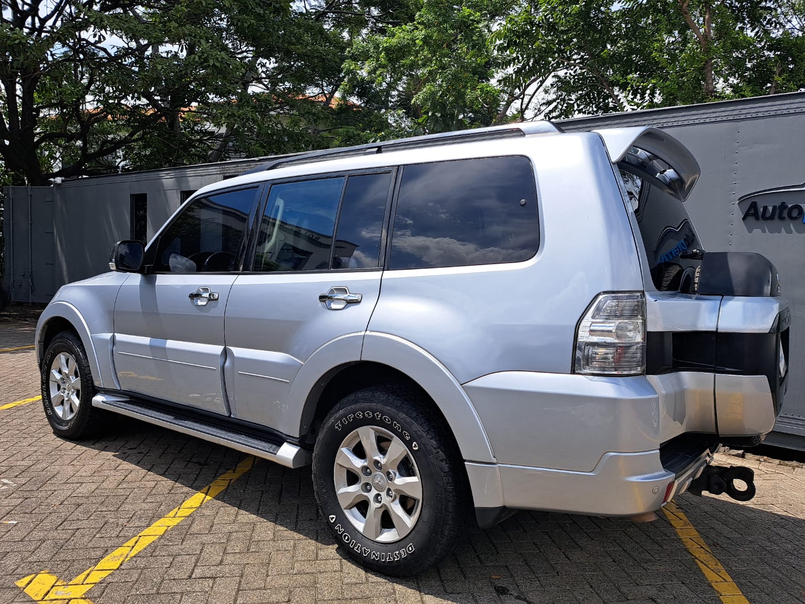 MITSUBISHI MONTERO GLS