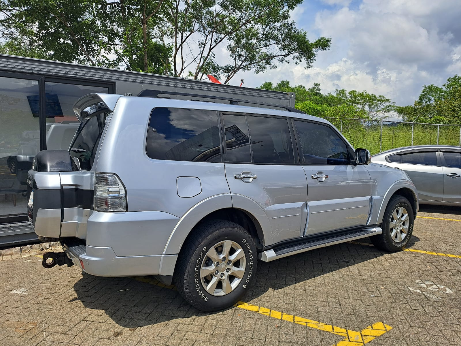 MITSUBISHI MONTERO GLS
