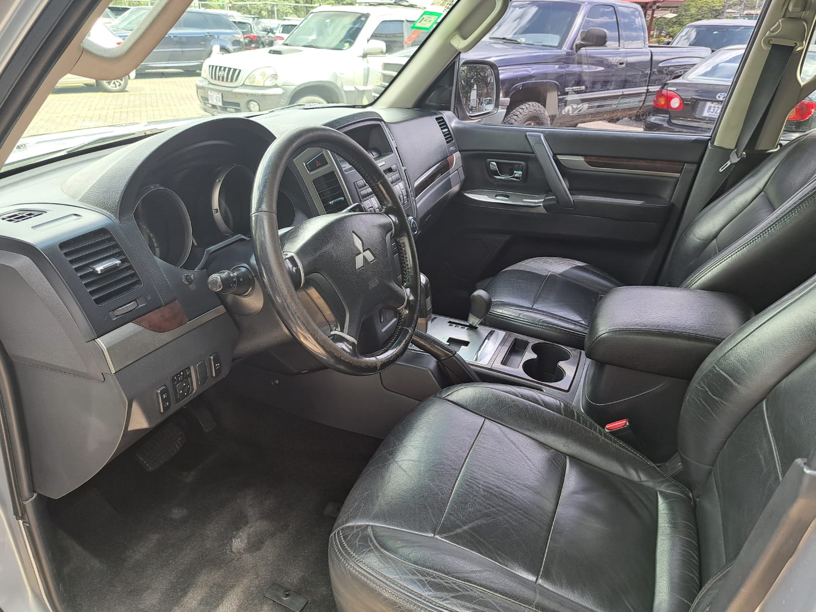MITSUBISHI MONTERO GLS