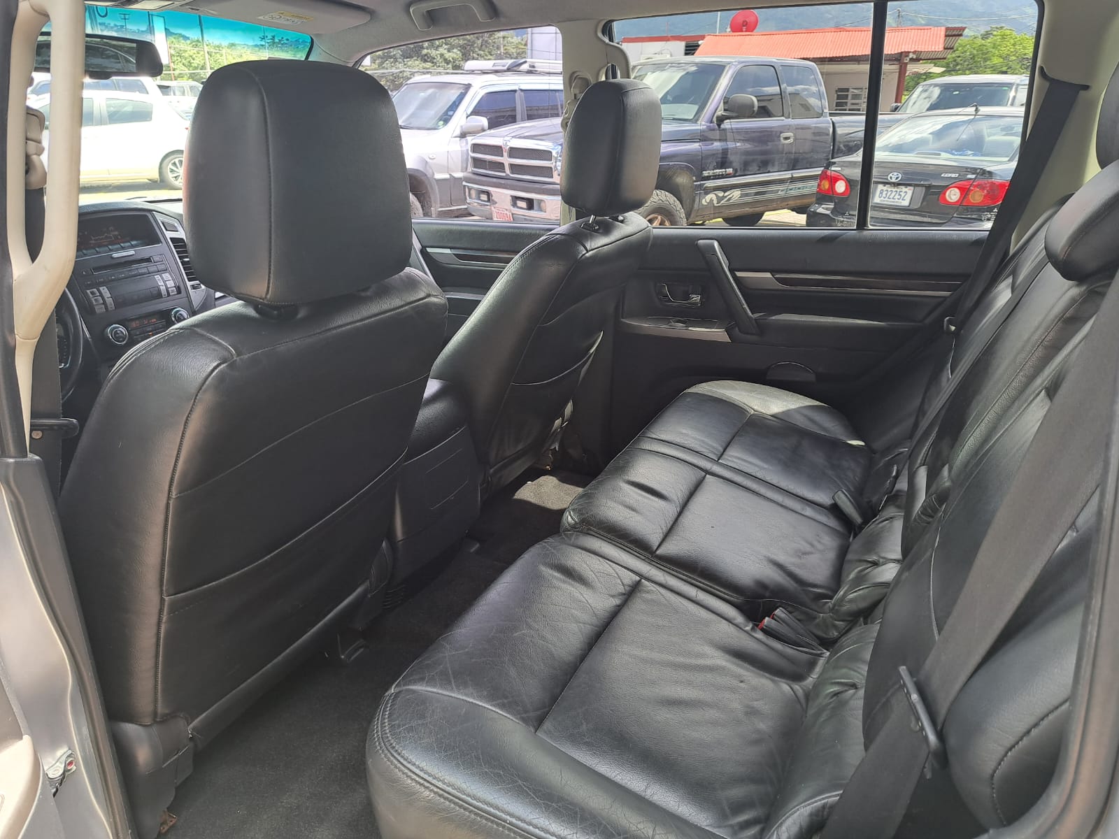 MITSUBISHI MONTERO GLS