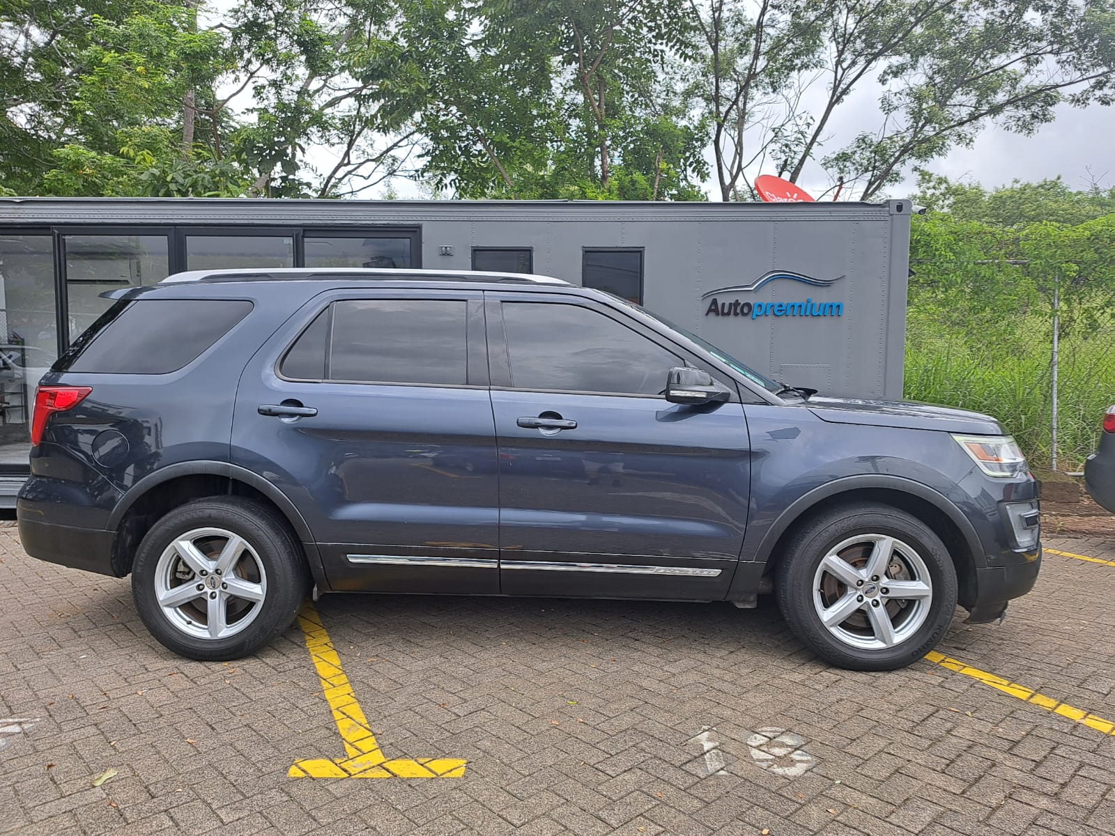 FORD EXPLORER XLT
