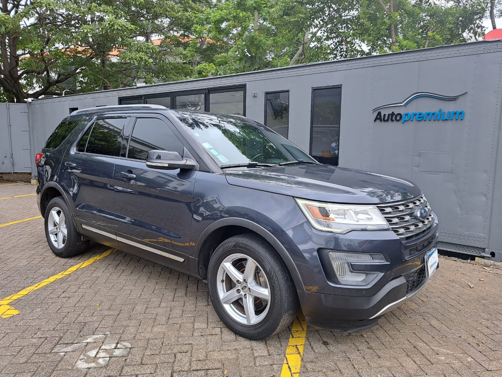 FORD EXPLORER XLT