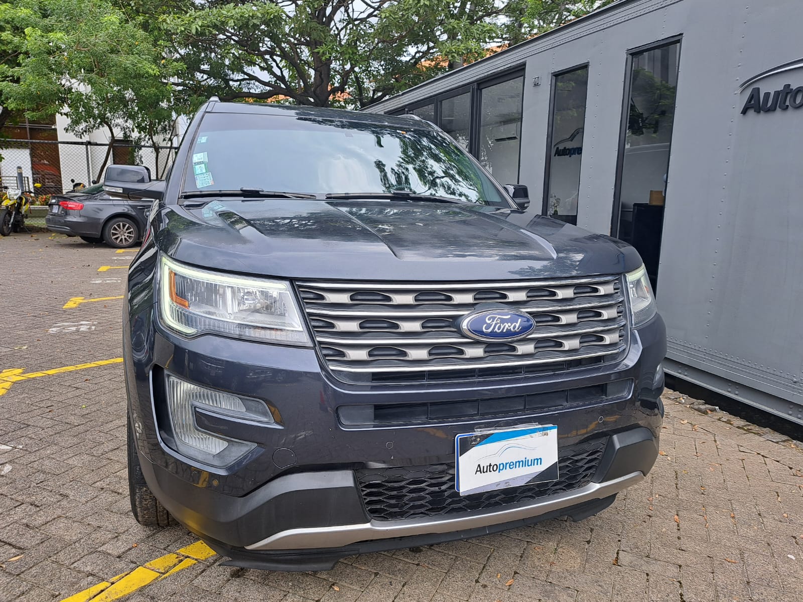 FORD EXPLORER XLT