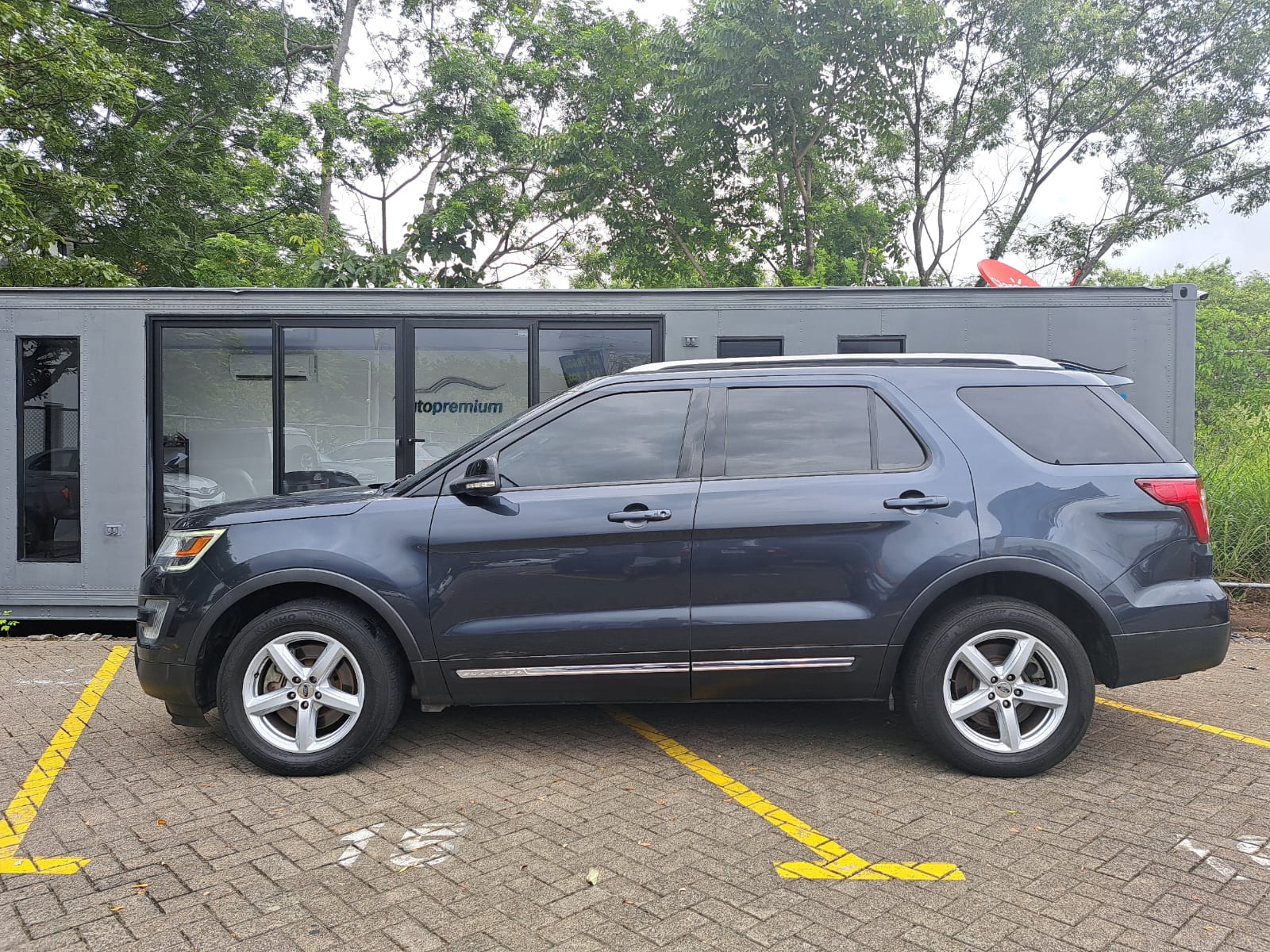 FORD EXPLORER XLT