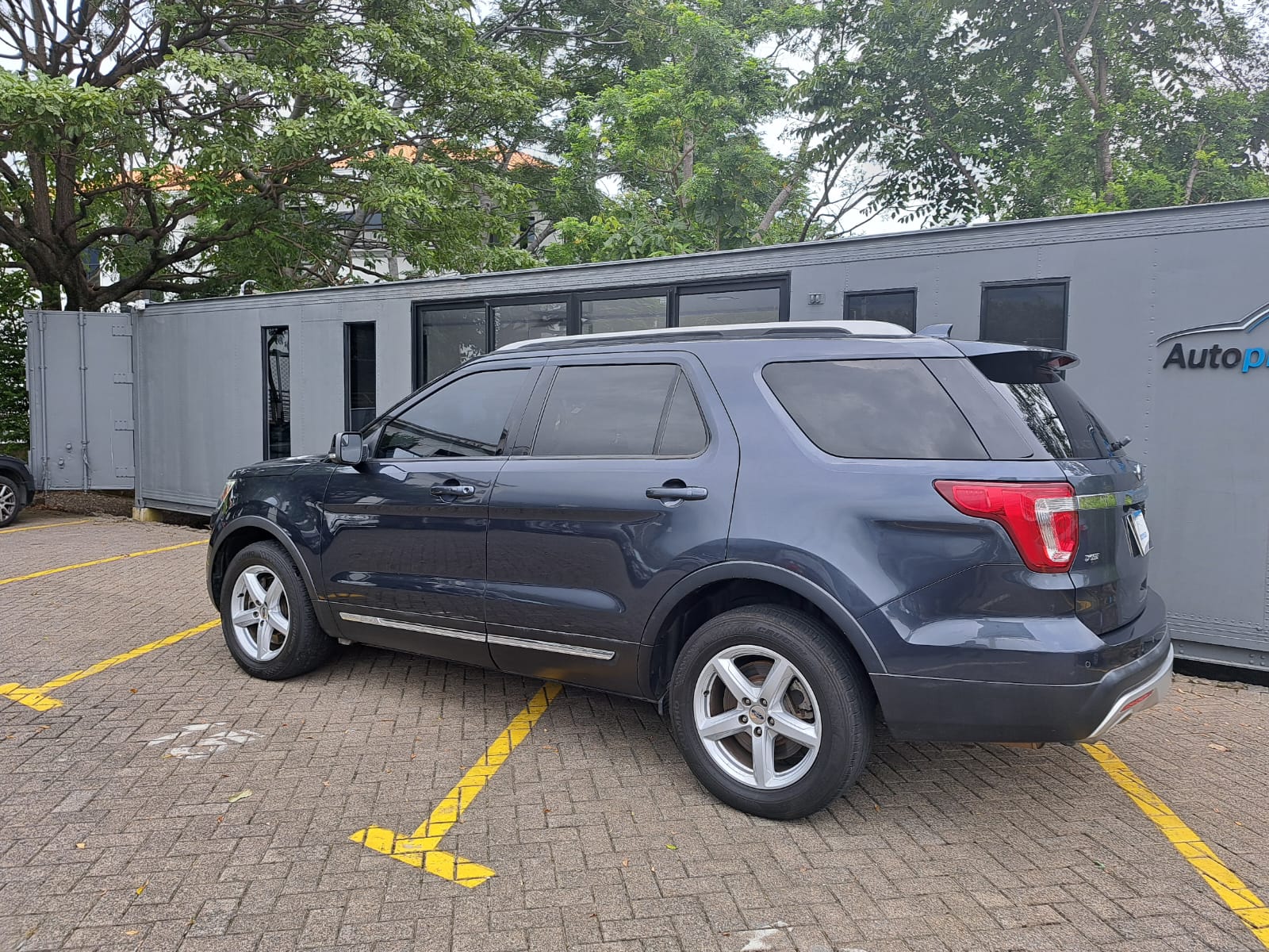 FORD EXPLORER XLT
