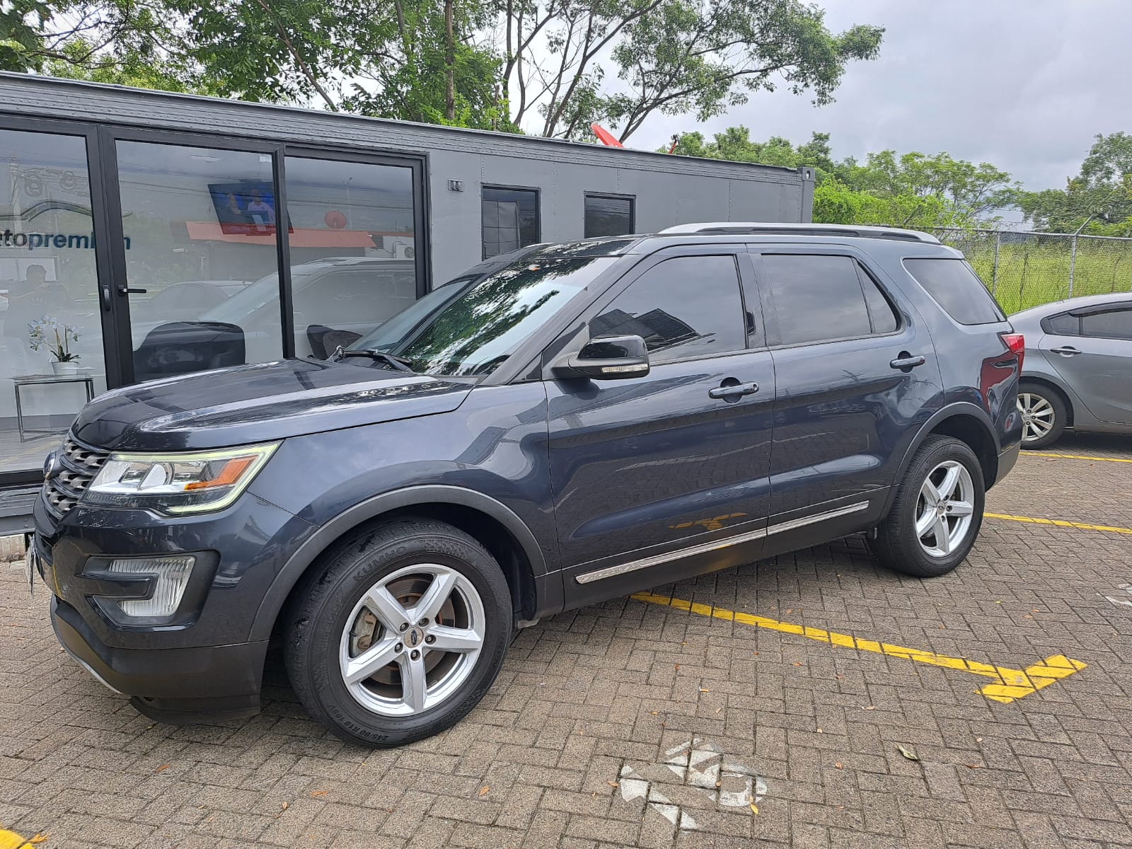 FORD EXPLORER XLT