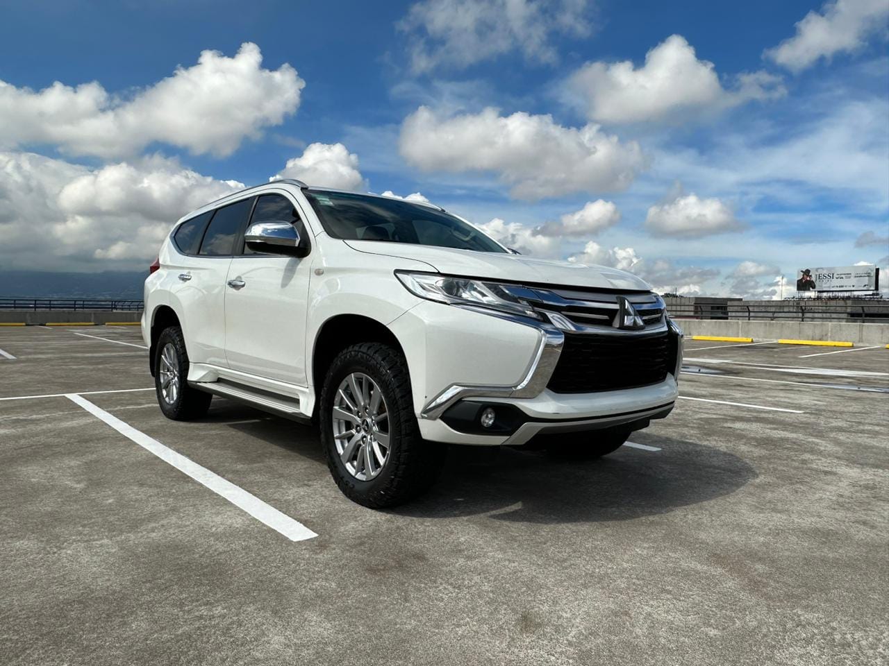 MITSUBISCHI MONTERO SPORT