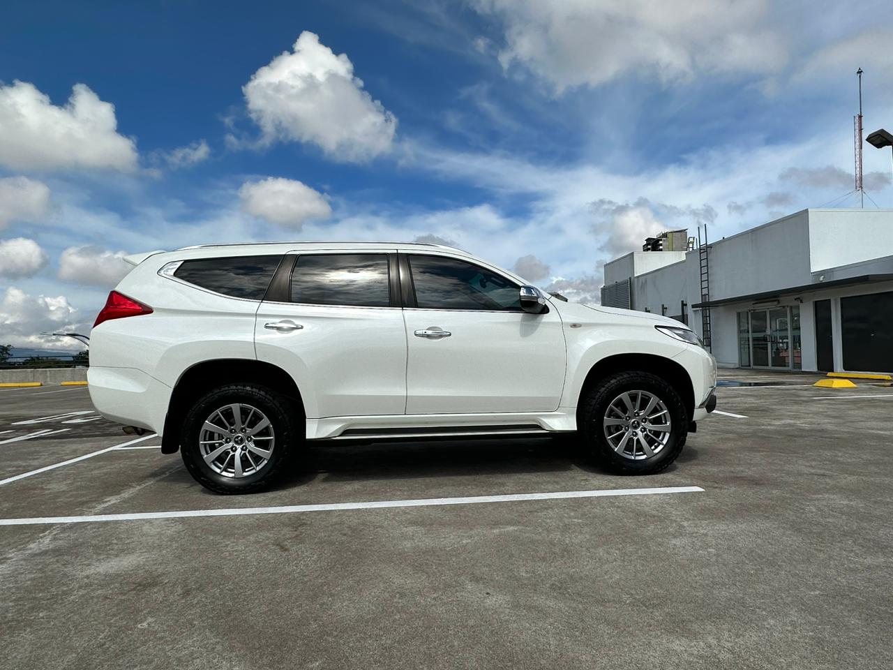MITSUBISCHI MONTERO SPORT