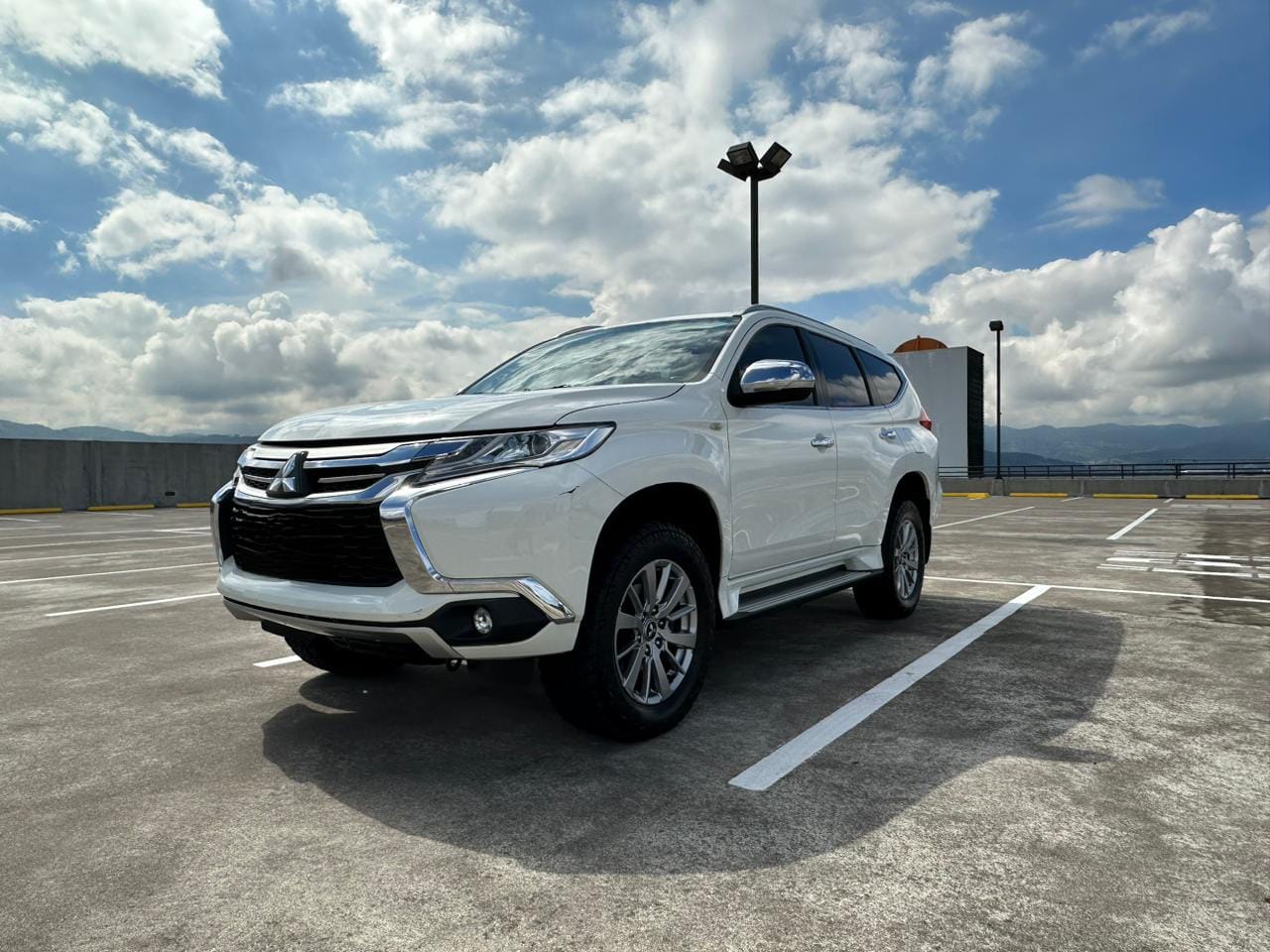 MITSUBISCHI MONTERO SPORT