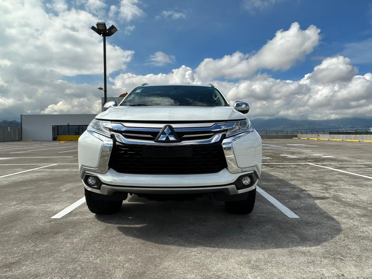 MITSUBISCHI MONTERO SPORT