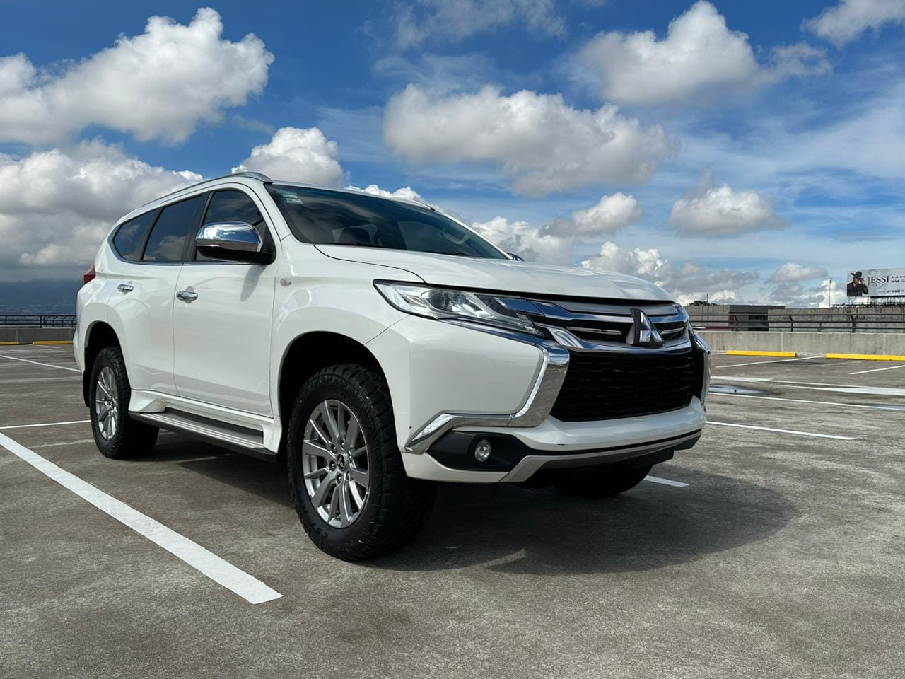 MITSUBISCHI MONTERO SPORT