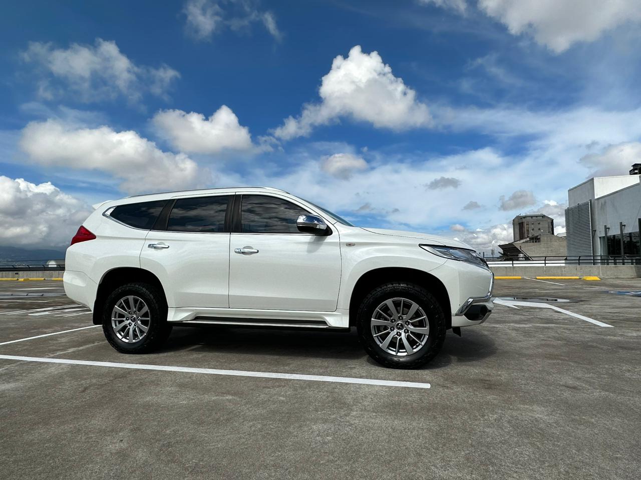 MITSUBISCHI MONTERO SPORT