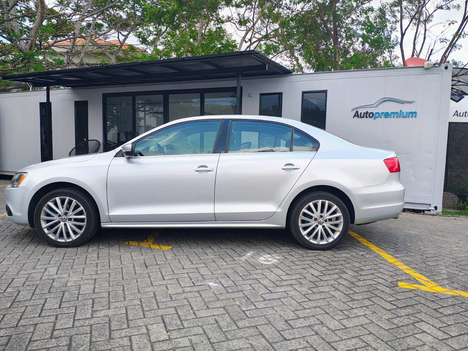 WOLKSWAGEN JETTA MK6