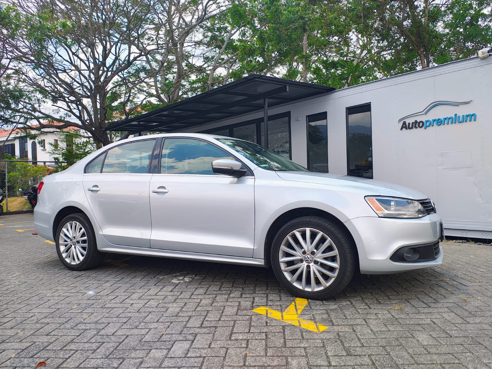 WOLKSWAGEN JETTA MK6
