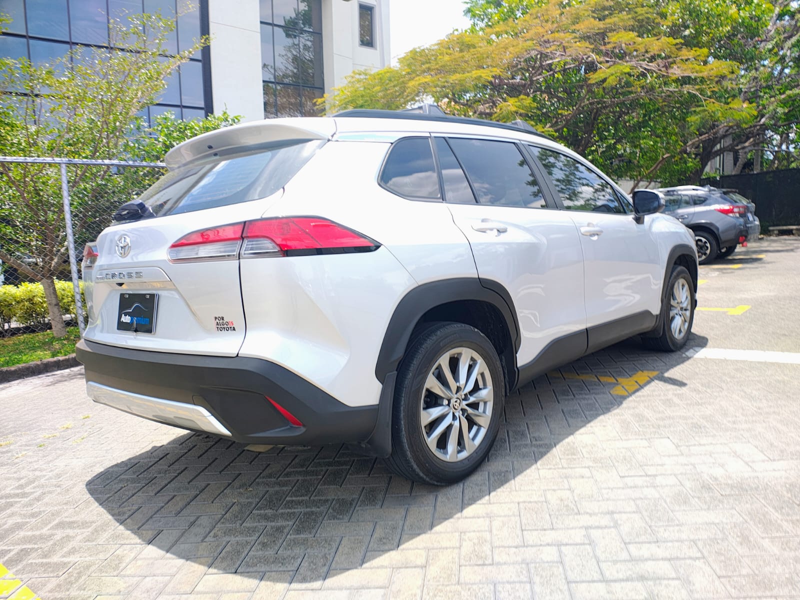 TOYOTA CROSS