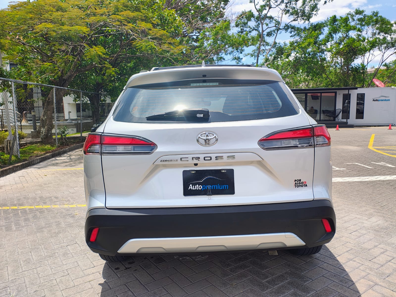 TOYOTA CROSS