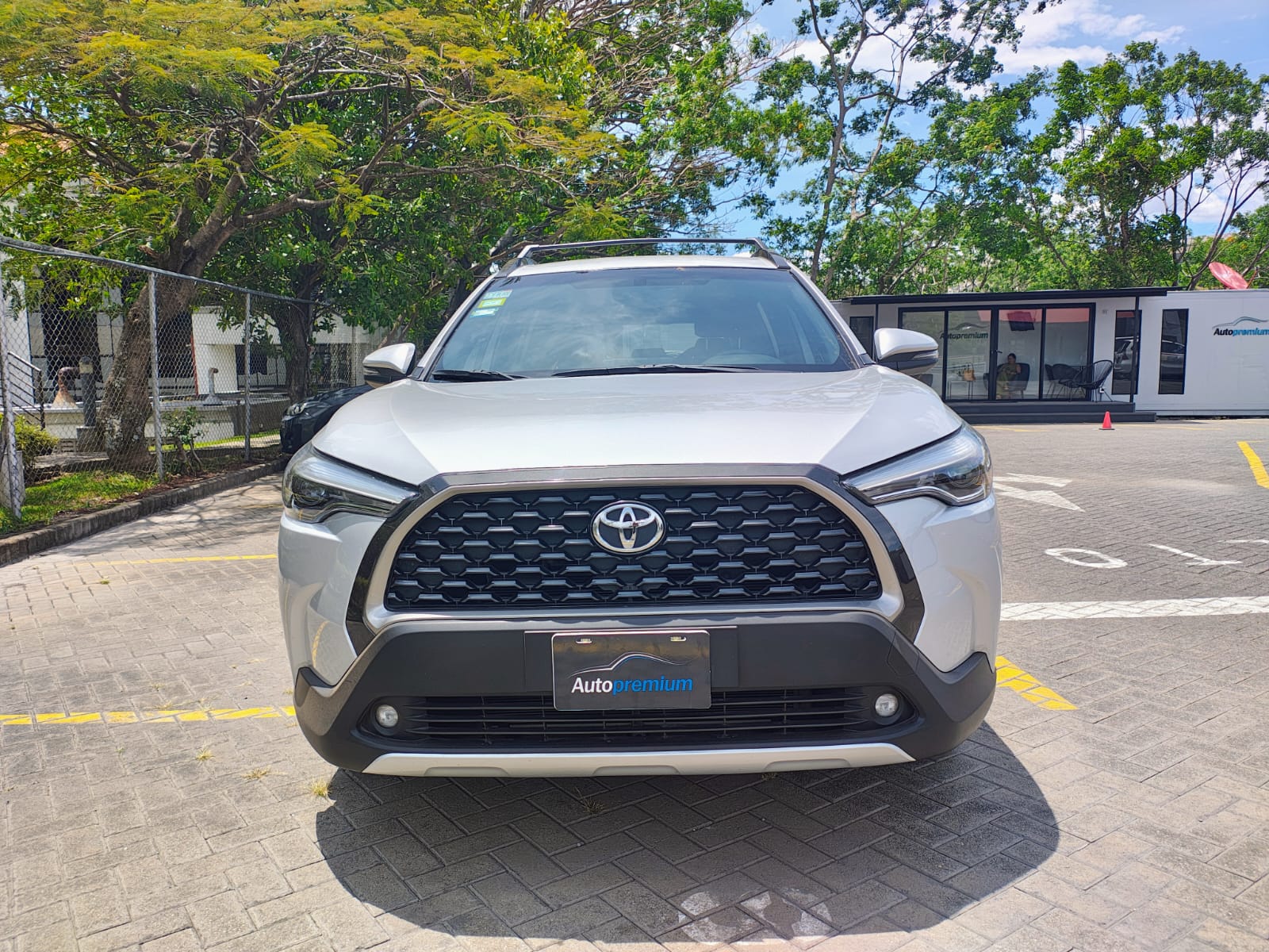 TOYOTA CROSS