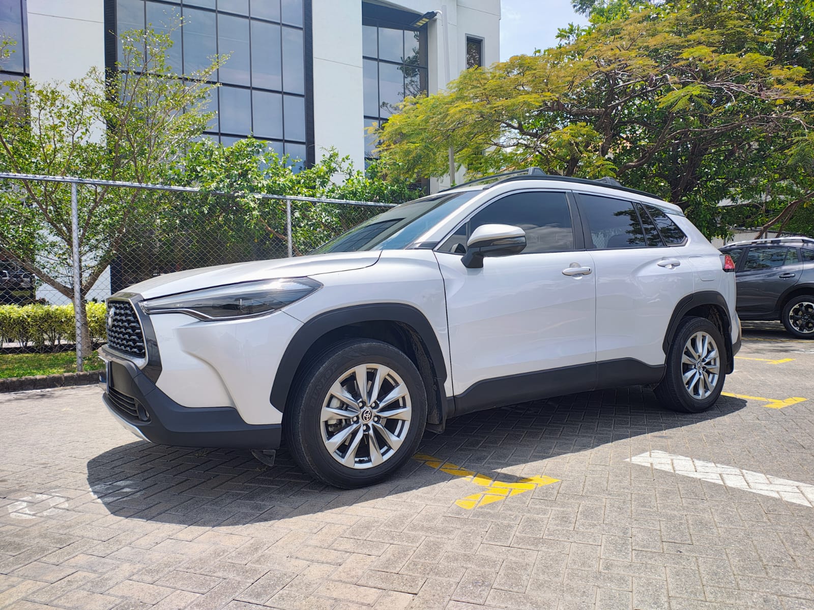 TOYOTA CROSS