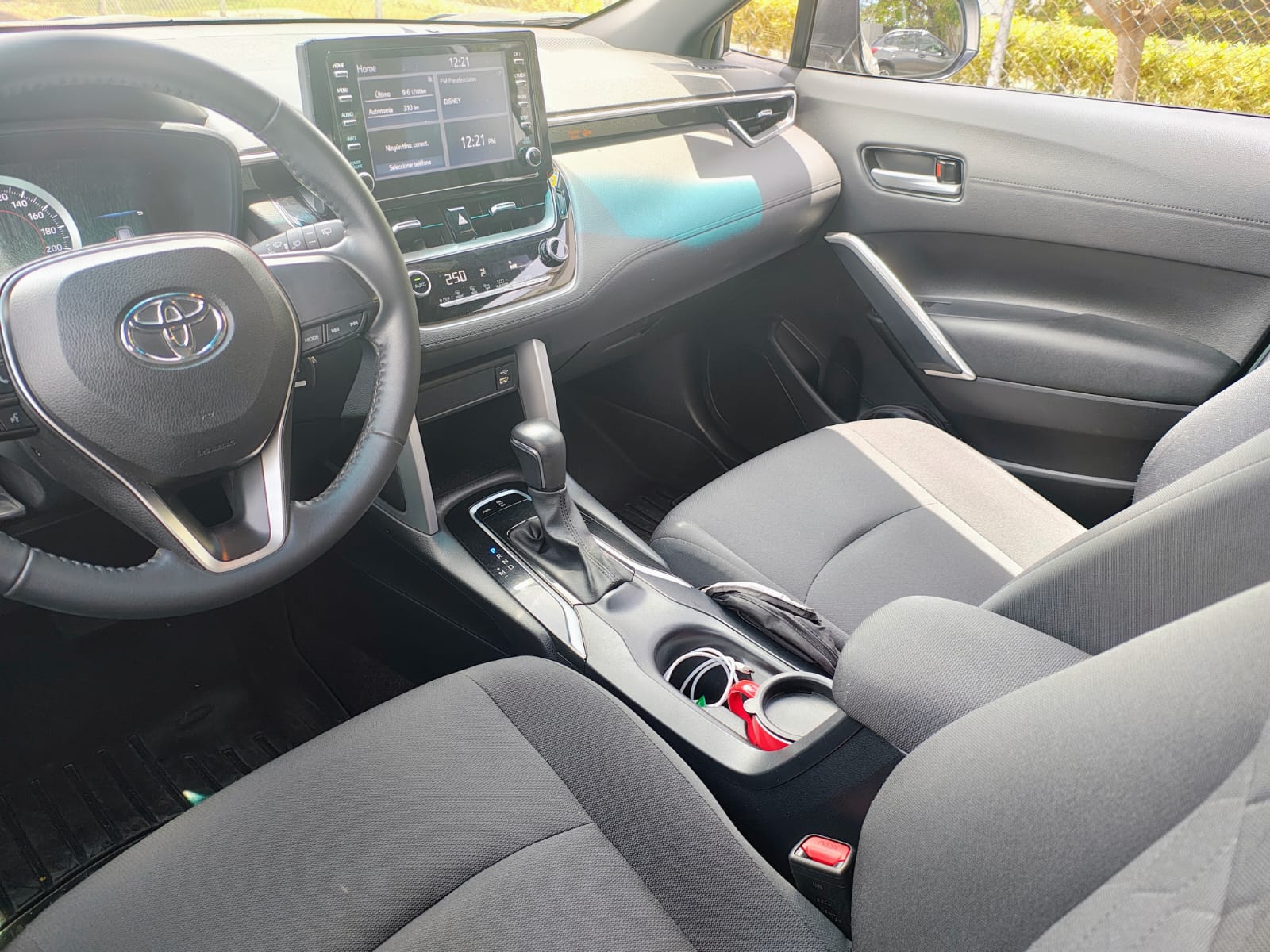 TOYOTA CROSS