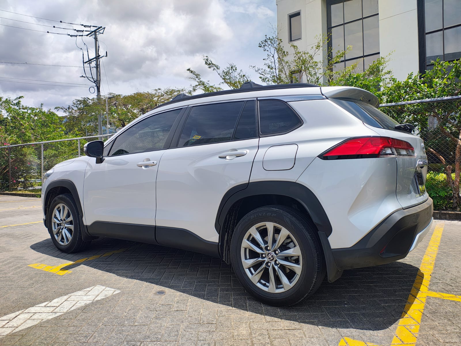 TOYOTA CROSS