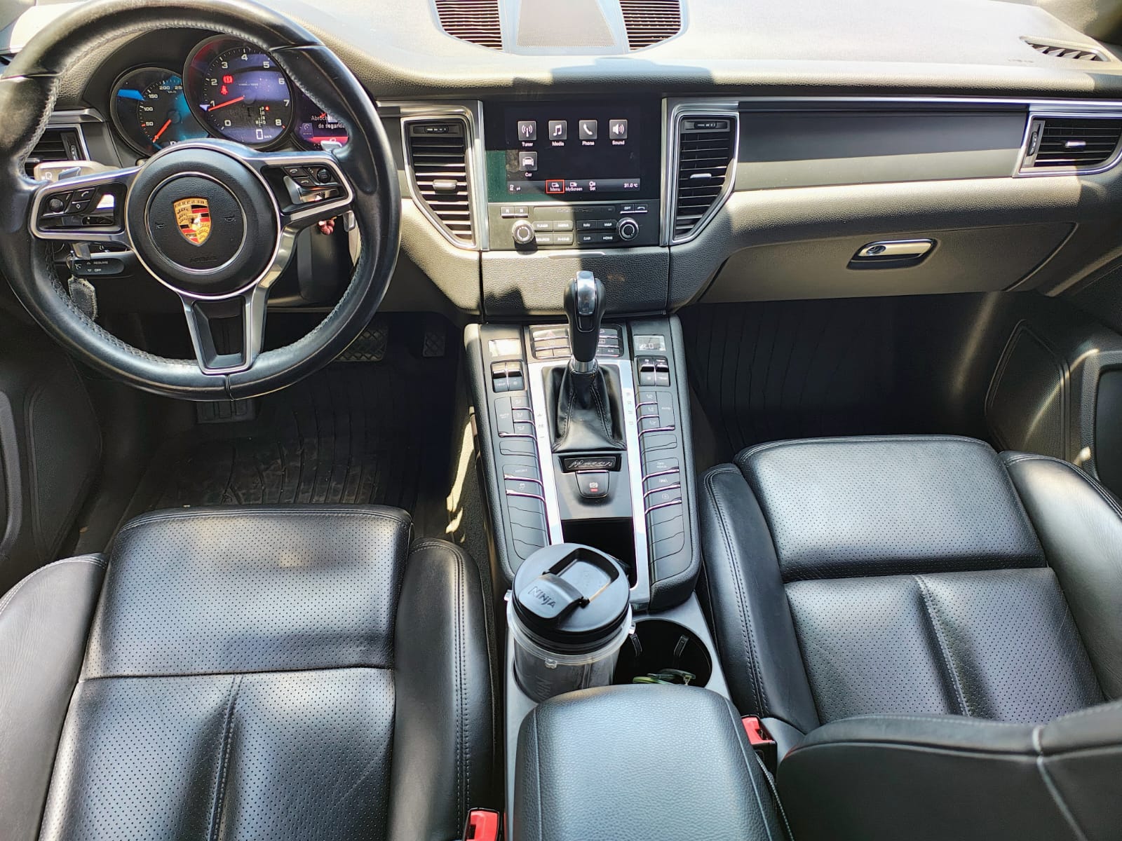 PORSCHE MACAN