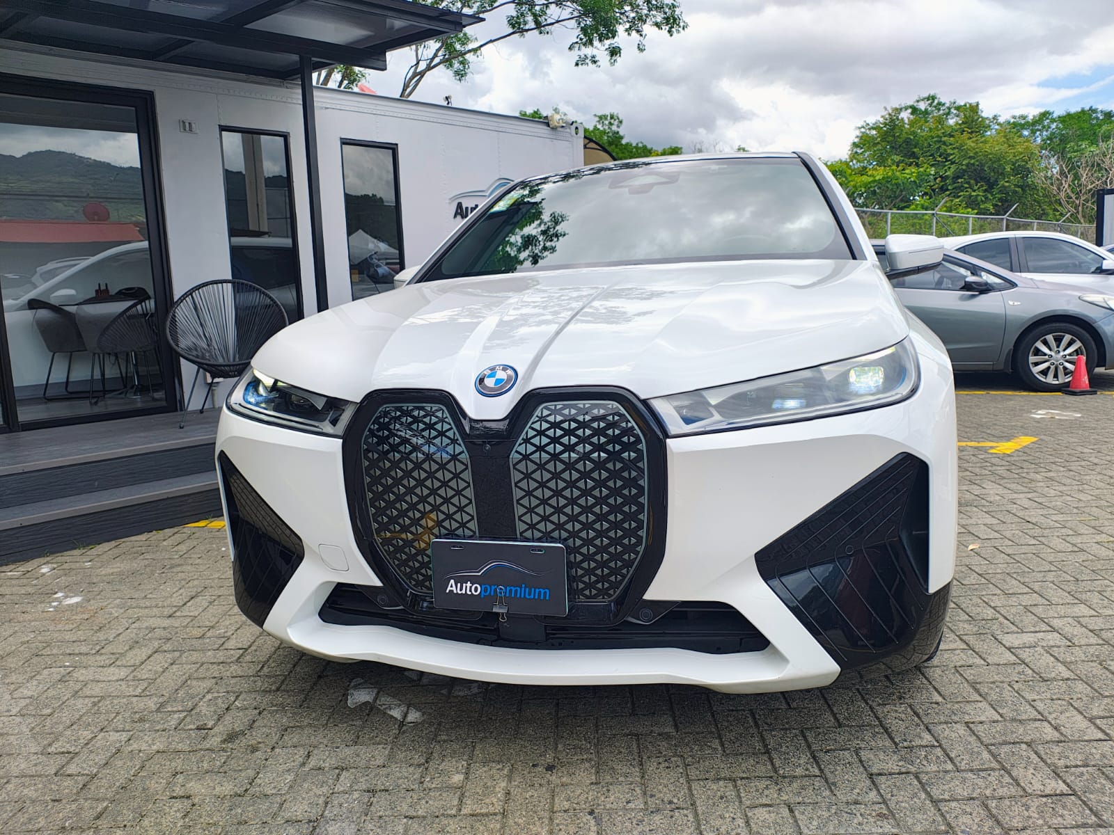 BMW iX