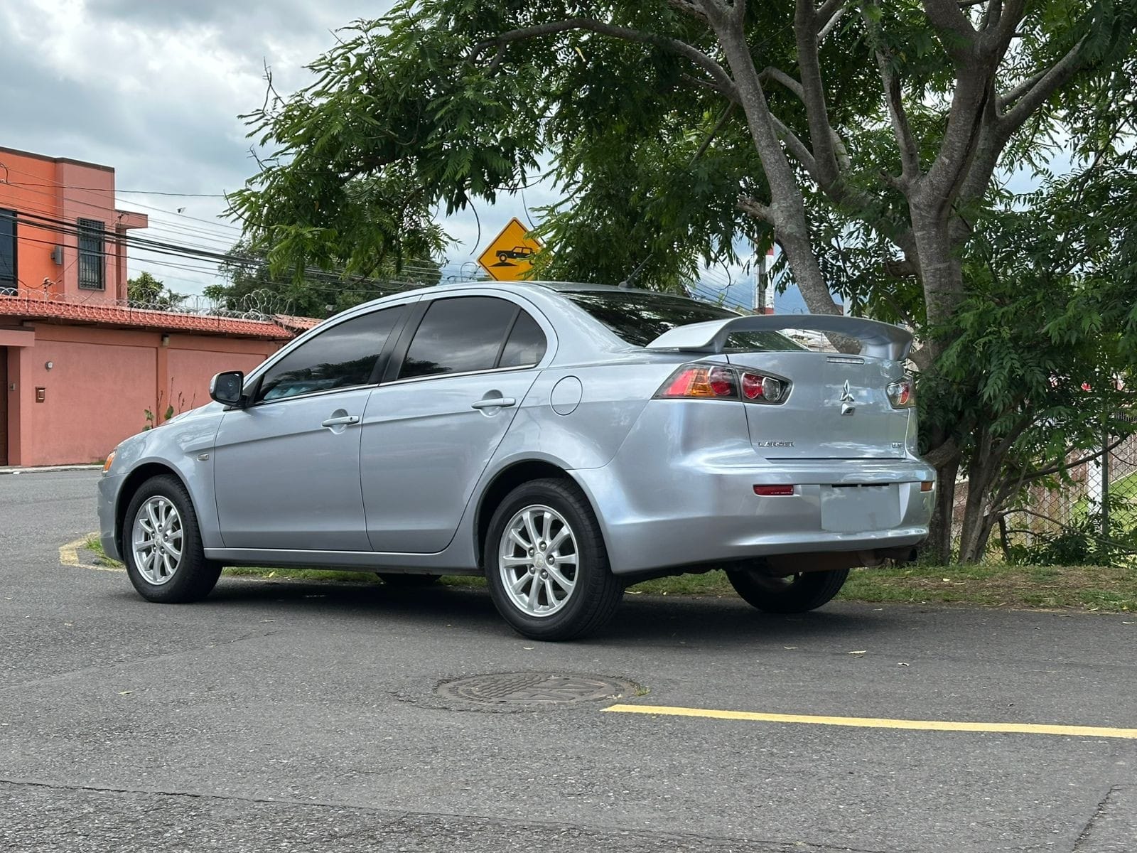 MITSUBISHI LANCER GLS
