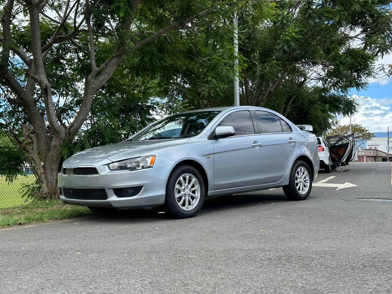 MITSUBISHI LANCER GLS
