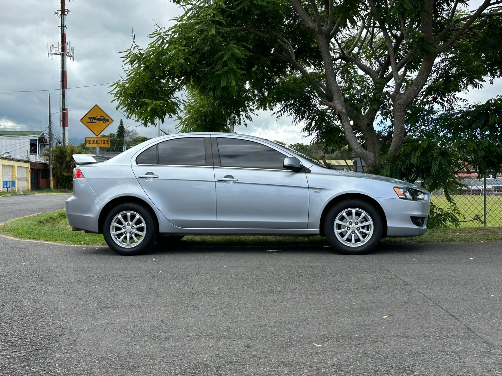 MITSUBISHI LANCER GLS
