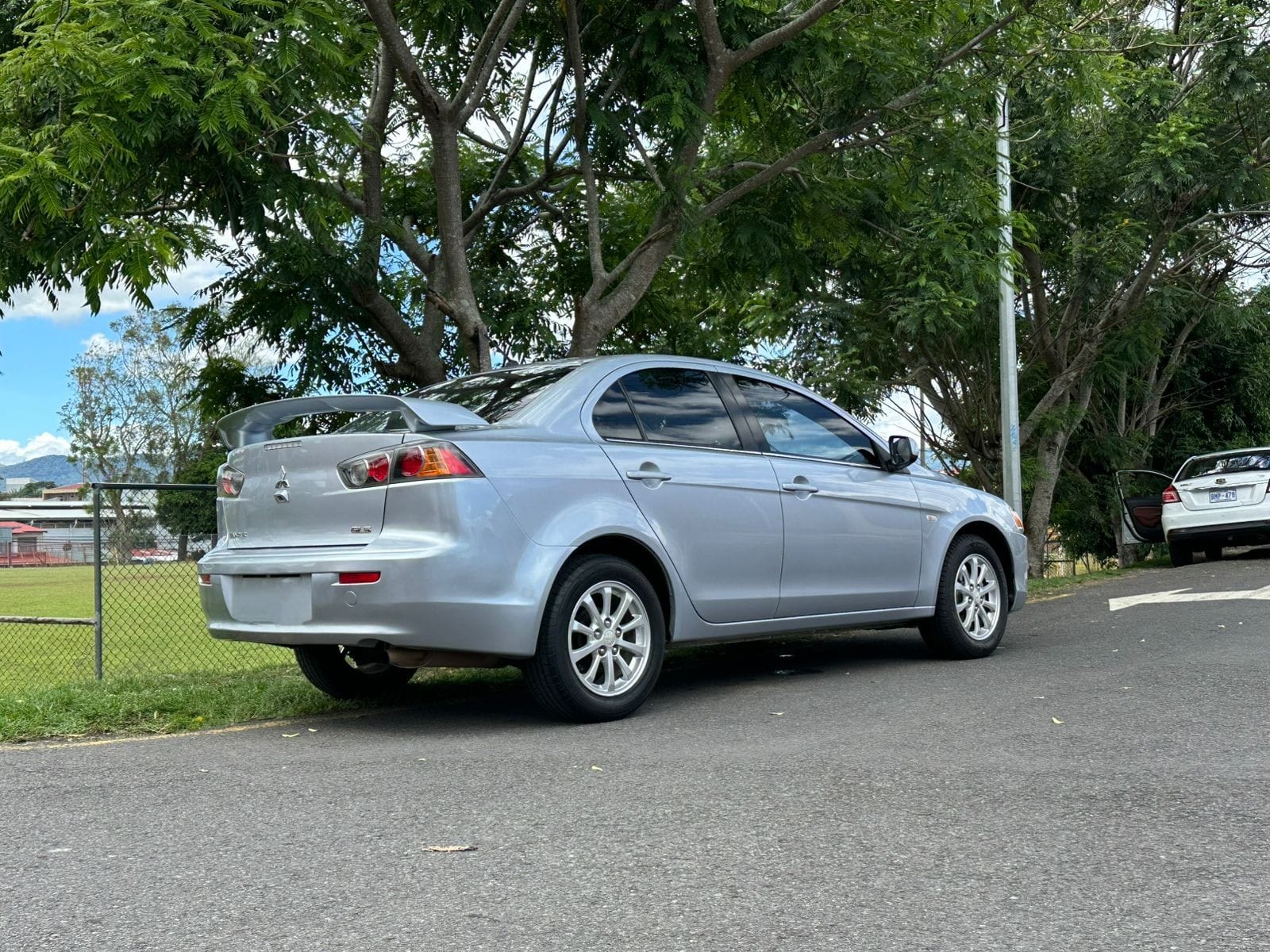 MITSUBISHI LANCER GLS