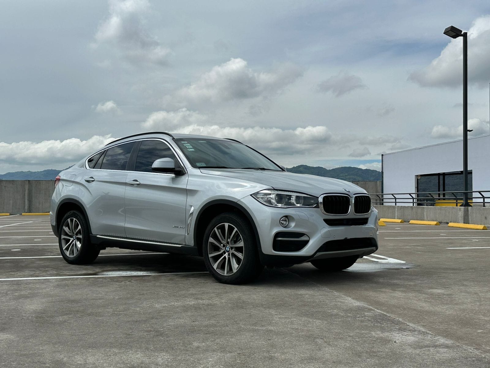 BMW X6 X-DRIVE