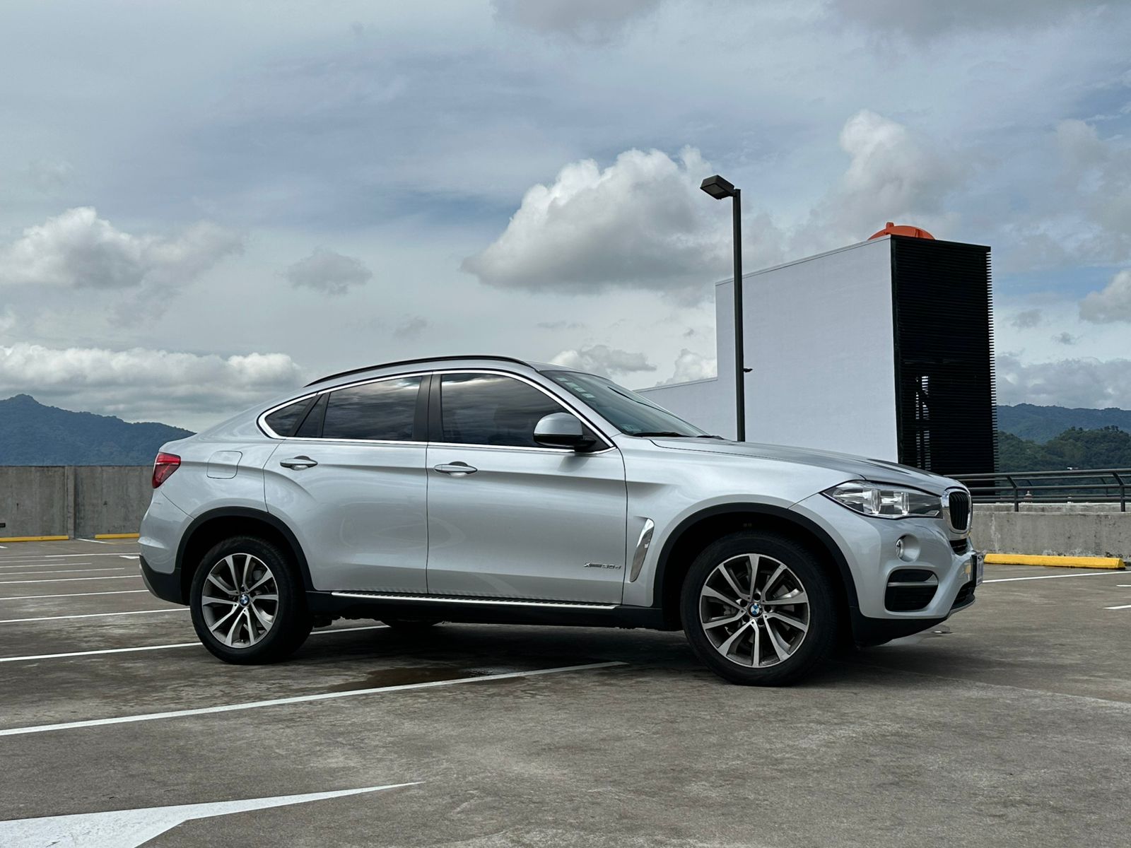 BMW X6 X-DRIVE
