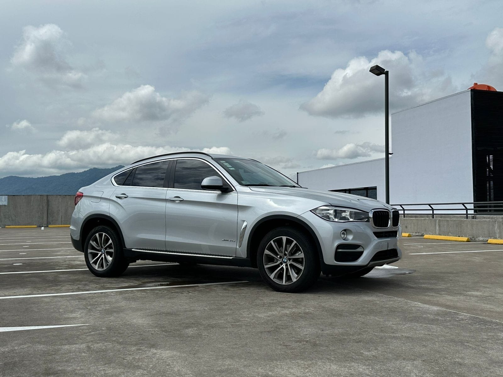BMW X6 X-DRIVE